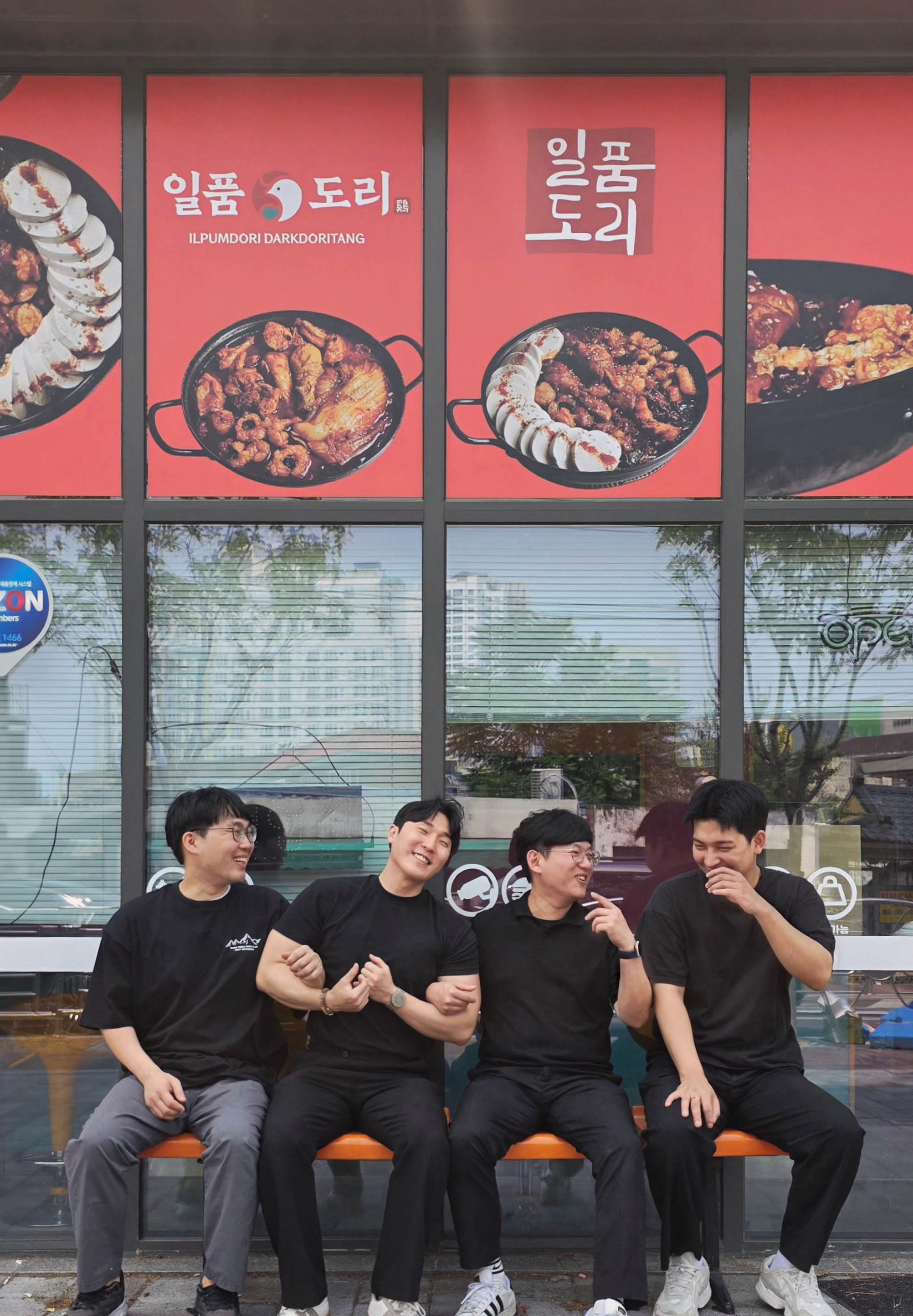 일품도리 브랜드 스토리 모바일 이미지 (대구토박이 네 사람)